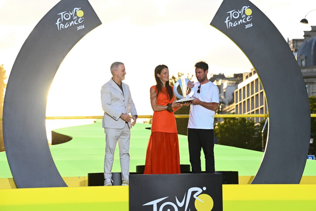 Road to 2027: Grand Départ Trophy Handover